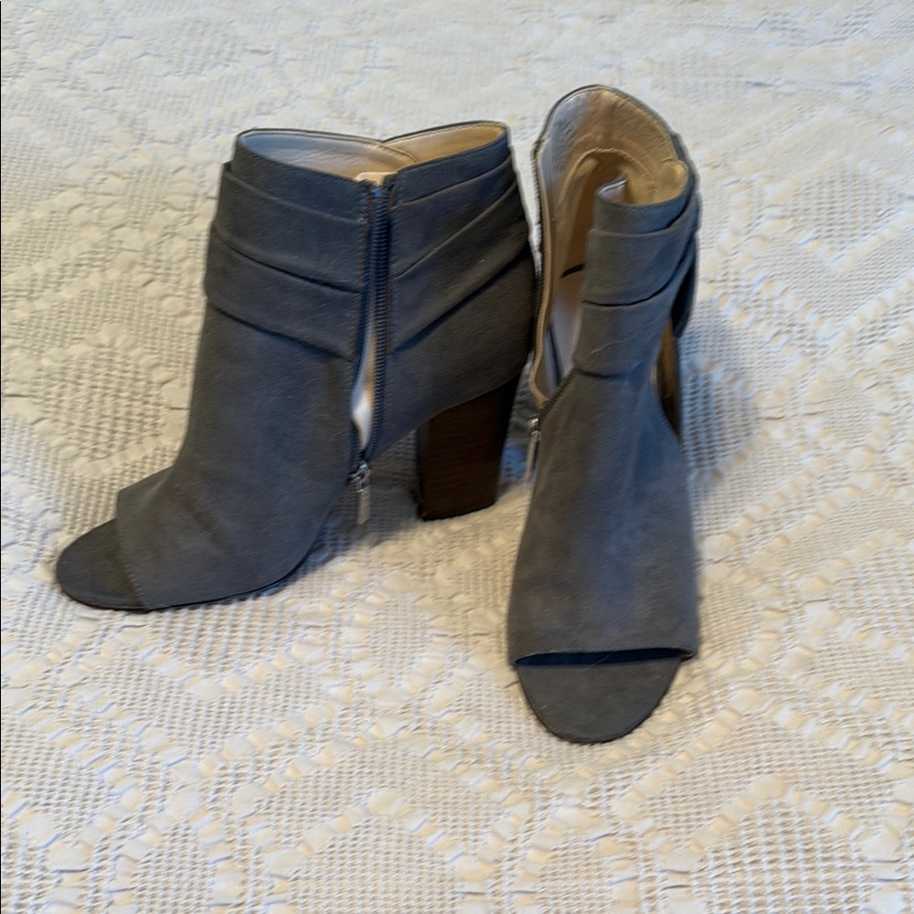 Stylish Gray Women's Ankle Boots